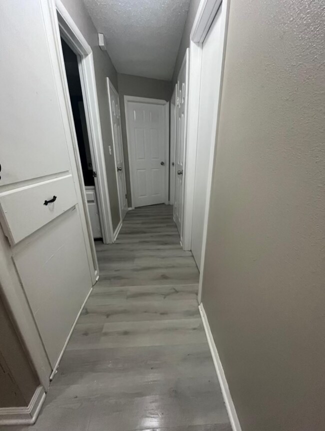 Building Photo - Desirable 4 Bed Home