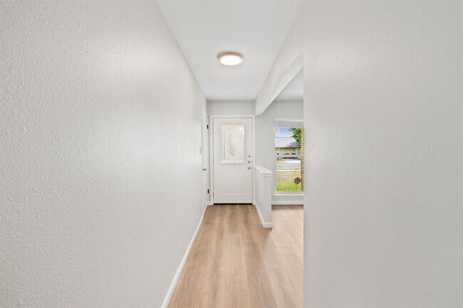 Foto del edificio - 1100 Red Cliff Dr