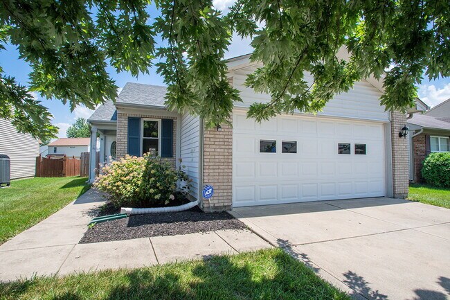 Building Photo - "Charming 3-Bedroom Retreat with 2 Full Ba...