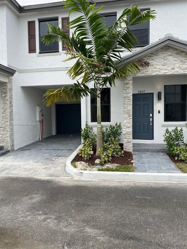 Foto principal - 2831 SW 16th Terrace