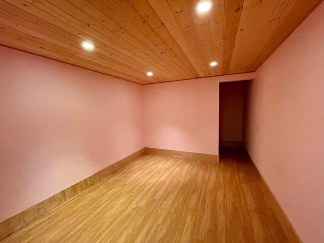 Building Photo - 555 Rivergate Ln