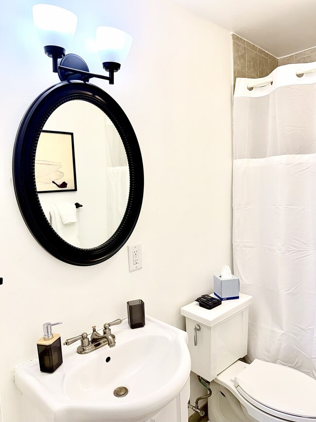 Building Photo - 619 N 8th St