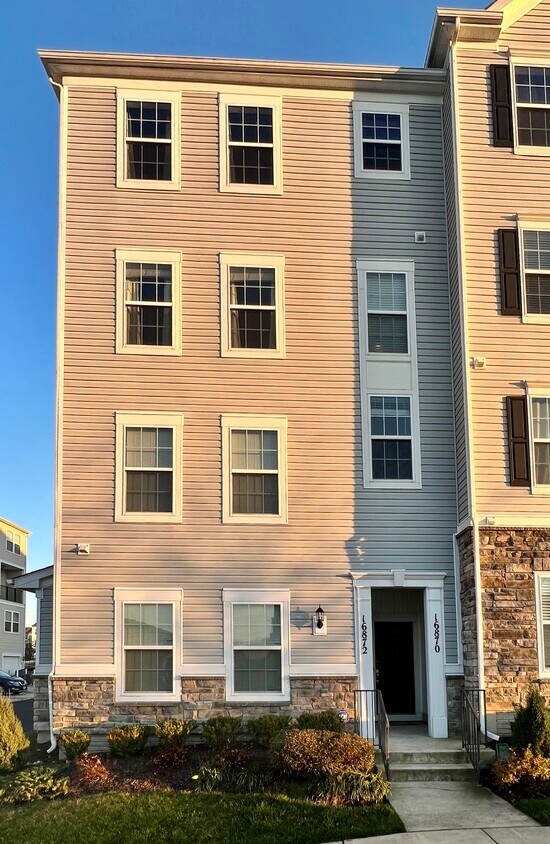 Primary Photo - 16870 Porters Inn Dr