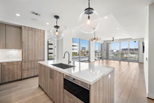 Foto del edificio - 2047 Westcreek Ln Ln