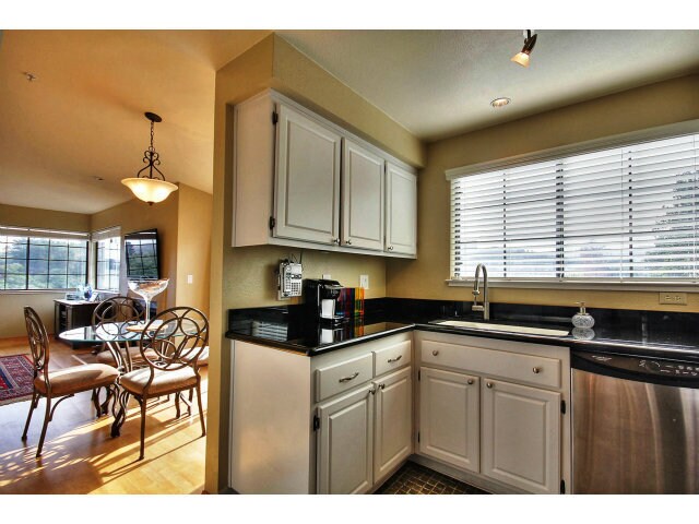 Kitchen - 342 Quail Run Ct