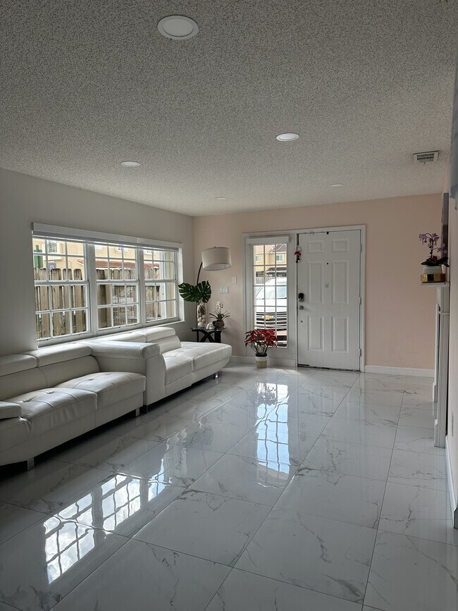 Foto del edificio - 15861 SW 70th Terrace