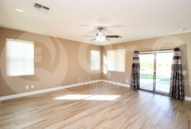 Foto del edificio - 4018 E Expedition Way