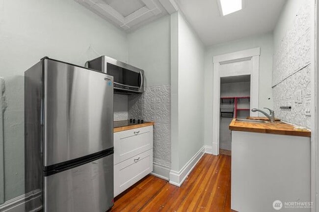 Building Photo - 6636 Carleton Ave S