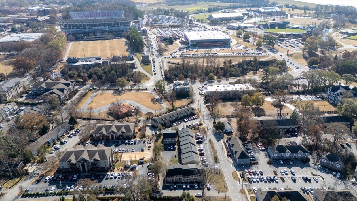 Primary Photo - 204 Oak St