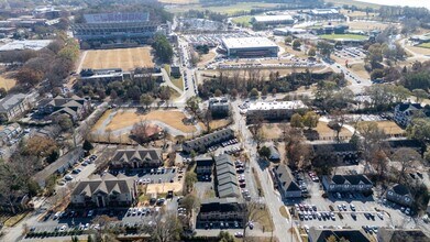 Building Photo - 204 Oak St