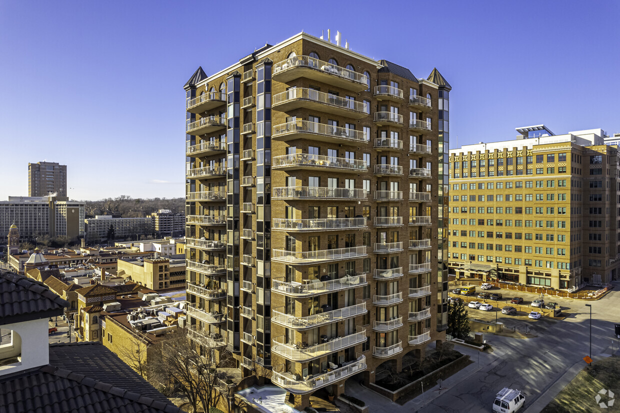 Primary Photo - Townsend Place Condominiums
