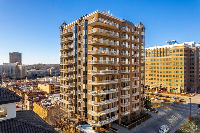 Townsend Place Condominiums