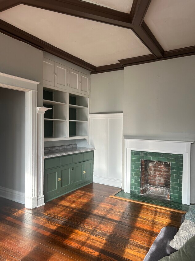 Built in storage - 2819 Accomac St