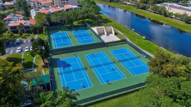 Foto del edificio - 2202 S Cypress Bend Dr