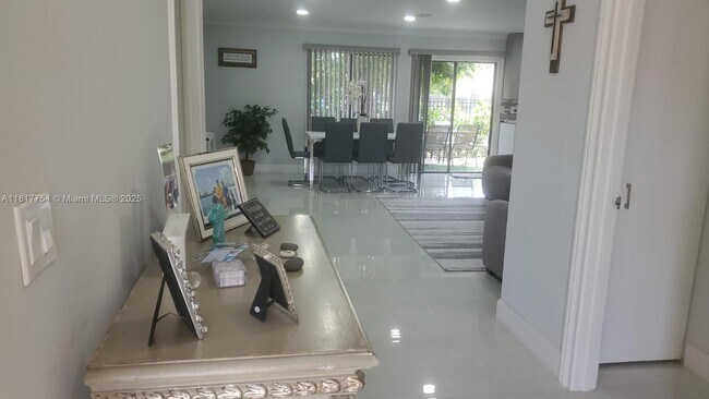 Foto del edificio - 9598 Stones River Park Way