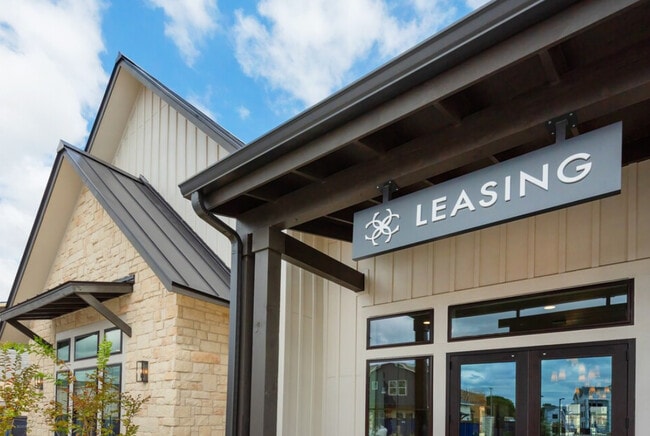 Building Photo - Collection Champions Circle