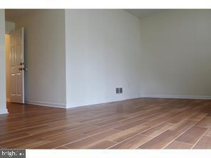 Building Photo - 127 Creekmont Ct