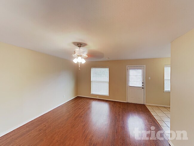 Foto del edificio - 2617 Spiceberry Ln