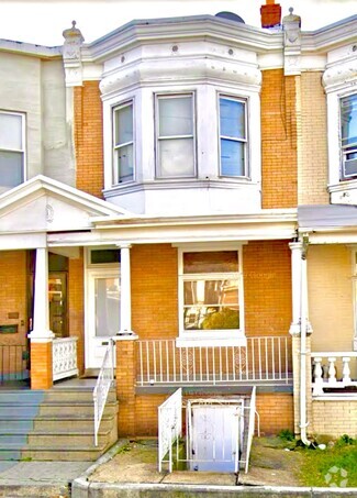 Building Photo - 732 W Erie Ave