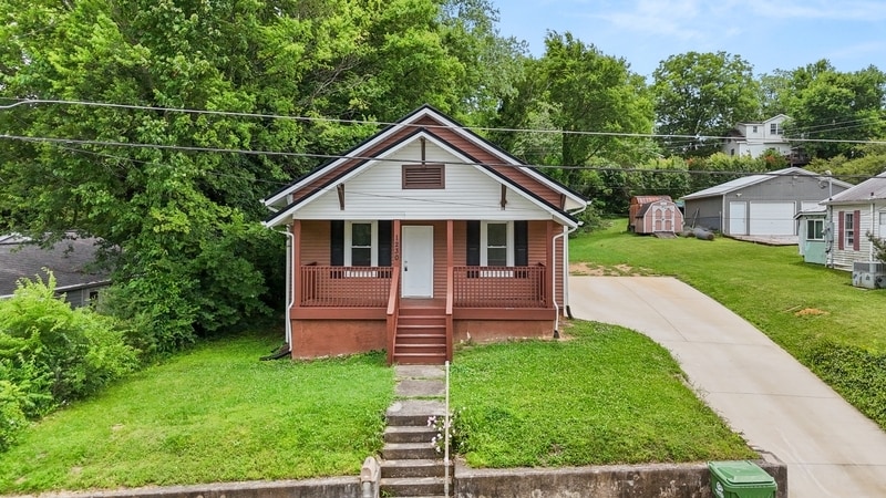 Primary Photo - 1230 Irwin Ave