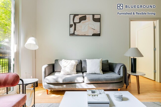 Foto del edificio - 320 D St