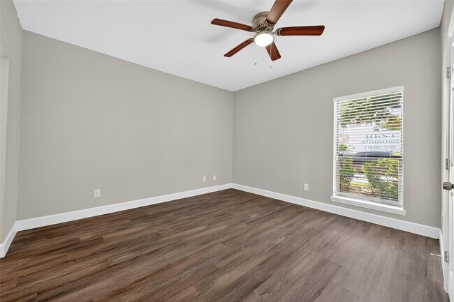 Foto del edificio - 9707 Richmond Ave