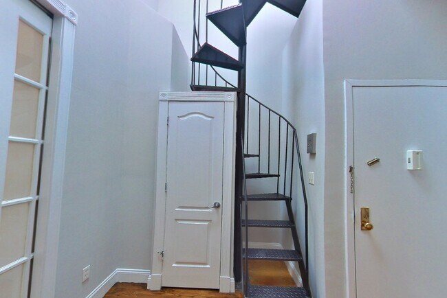 Foto del edificio - 697 Tenth Ave (47th & 48th St), #5FN
