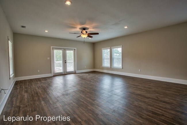 Building Photo - 4 br, 4.5 bath Room For Rent - 500 Gay Street