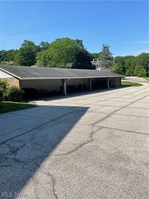 Foto del edificio - 6965 Carriage Hill Dr