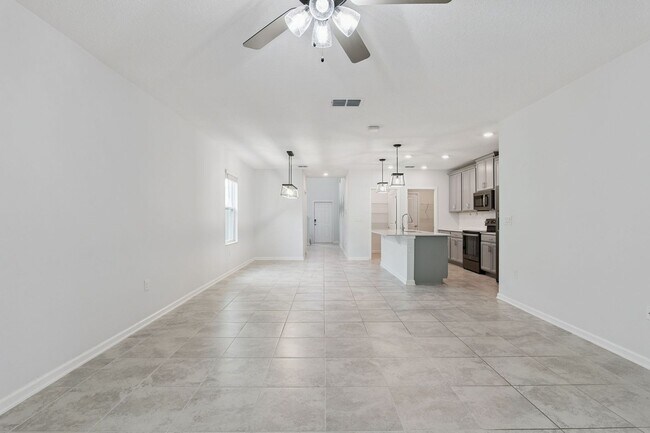 Foto del edificio - Spacious and Modern 5 Bedroom Home in Gated Arden Park North