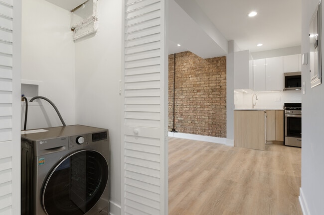 Building Photo - 1550 W Juneway Terrace