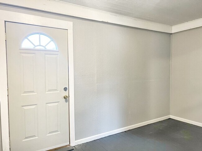 Building Photo - Beautiful 3-Bedroom Home for Rent