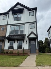 Building Photo - 3124 Stelfox St