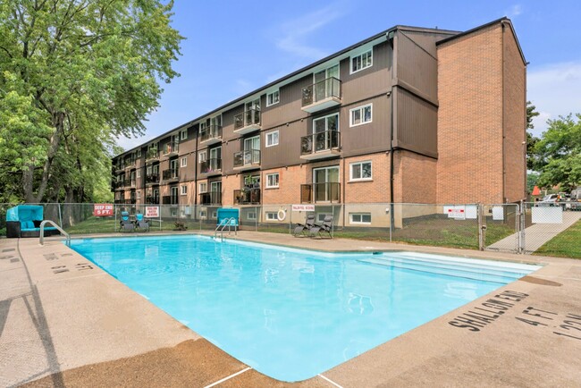Building Photo - Castell Road Apartments