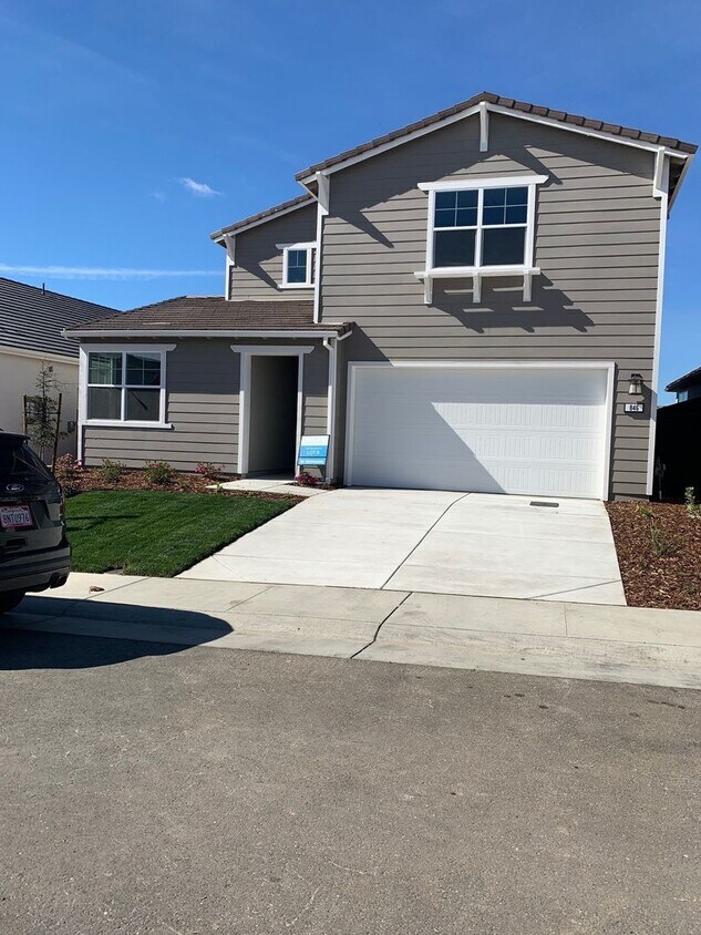 Primary Photo - Solar 4 Bedroom Home in Whitney Ranch!