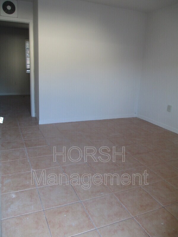 Building Photo - 427 Anastasia Ave