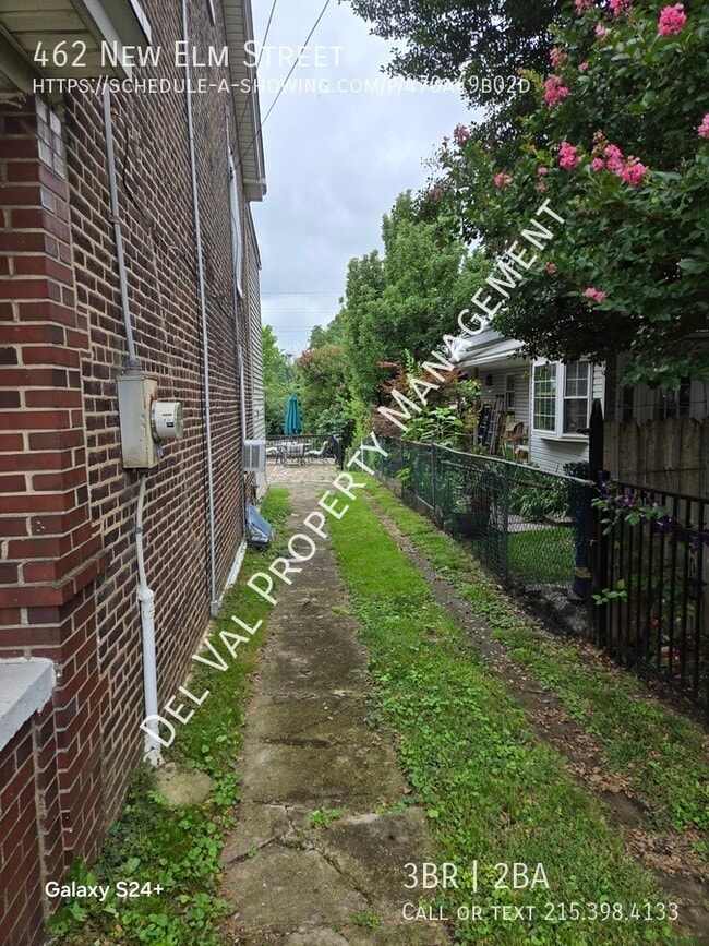 Building Photo - 462 New Elm St