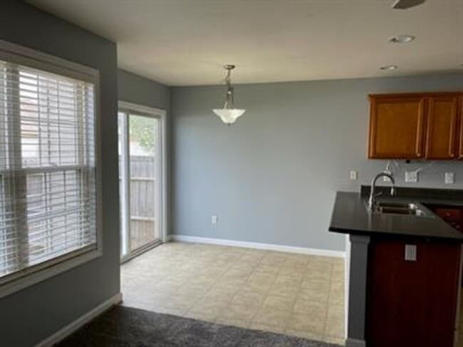 Building Photo - 3704 Sandstone Dr