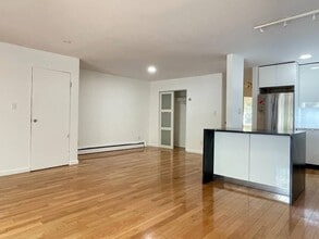 Building Photo - 278 Kosciuszko St