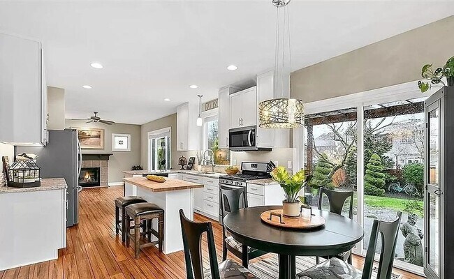 Building Photo - Elegant four-bedroom home located in desir...
