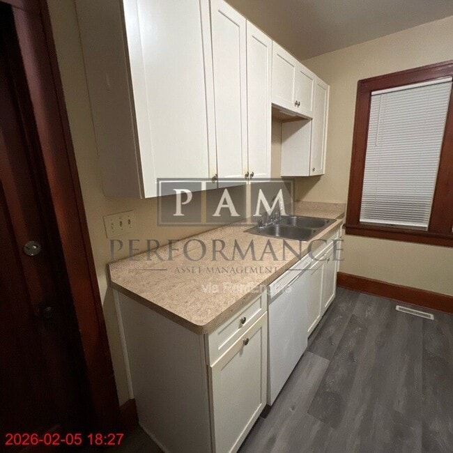 Building Photo - 1909 Thurston Ave