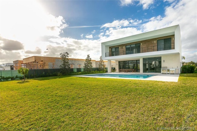 Building Photo - 16630 Sunset Way