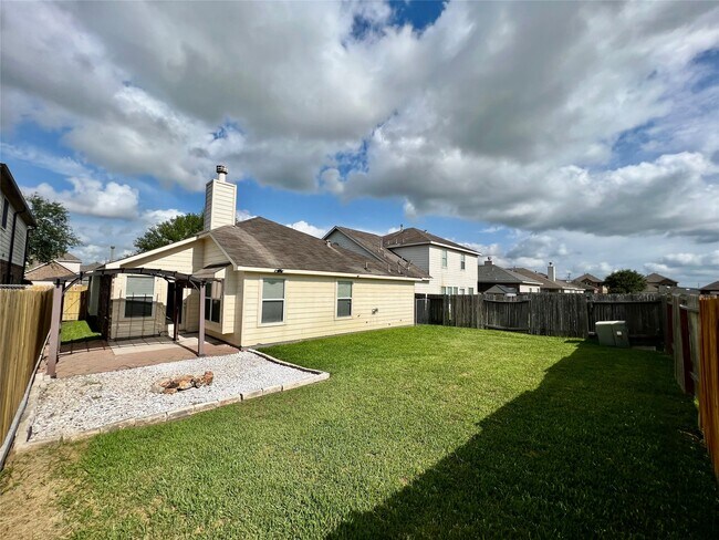 Building Photo - 3210 Blue Bonnet Dr