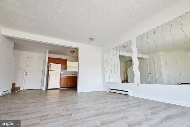 Building Photo - 3060 Heathcote Rd