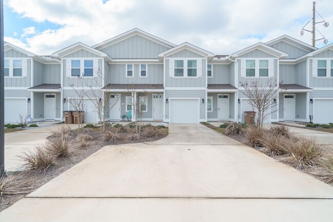 Building Photo - 3 Bedroom Townhome in Panama City Beach
