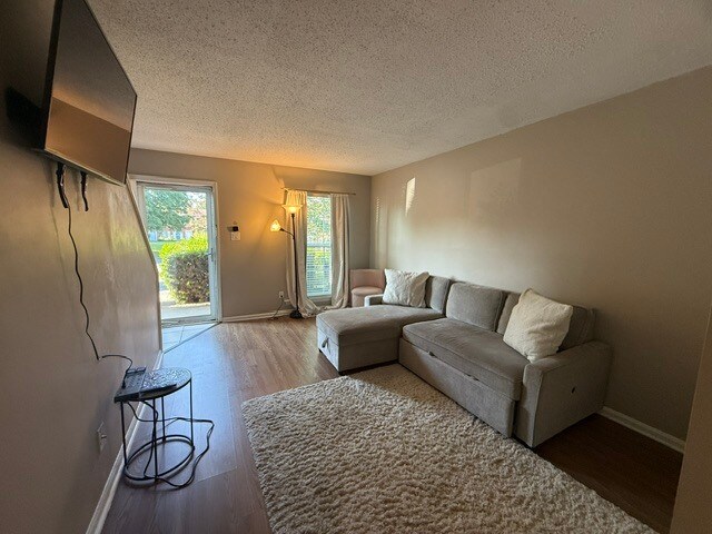 Foto del edificio - 1315 W Meadowview Rd
