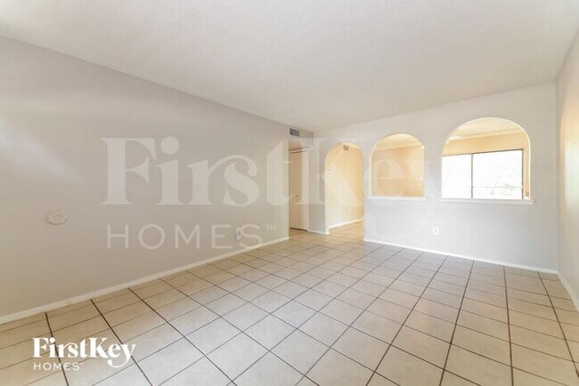 Building Photo - 1205 Colony Dr