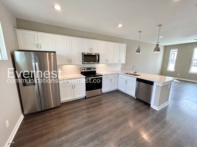 Building Photo - Limited Time Special Offer / Charming 3-Bedroom Home in a Convenient Location / Pet Friendly / Av...