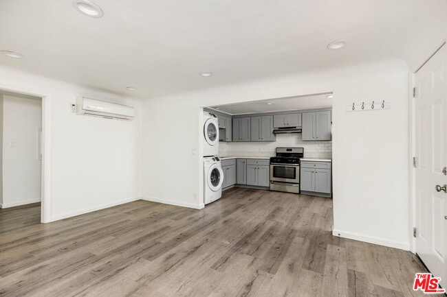 Foto del edificio - 1037 Blake Ave