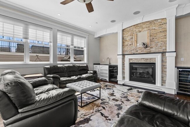 Building Photo - 161 Tudor St